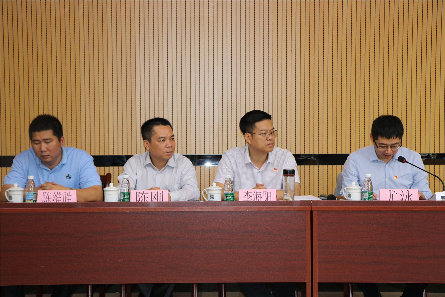 组织我市企业赴琼中县经贸投资考察